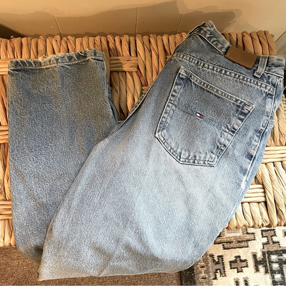 Tommy Hilfiger light wash mom jeans 6